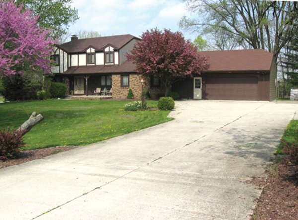 Real Estate Auction - 5 Bedroom Home